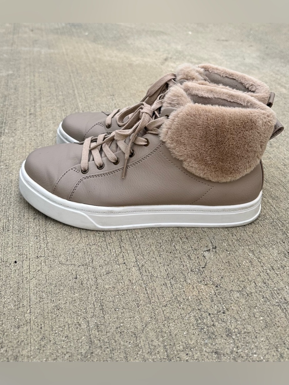 Koolaburra by UGG Women's Sundell Fuzz Lace Up Chukka Bootie Fashion Sneaker~10